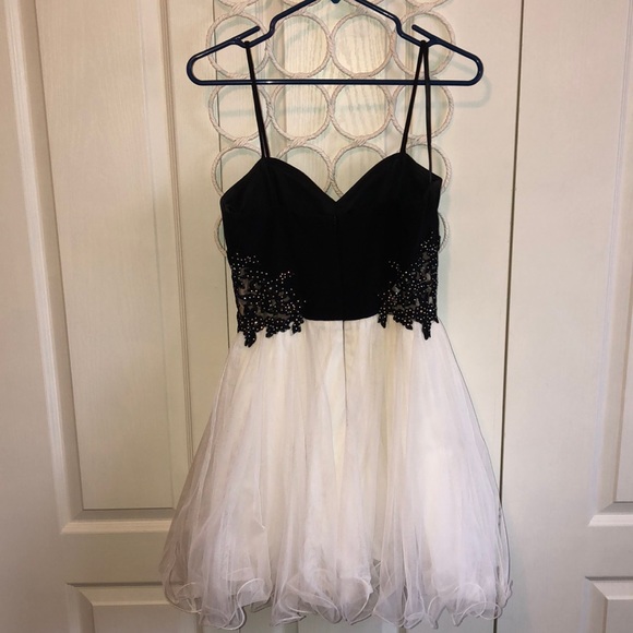 Black & white, mesh & sequin detailed formal dress - Picture 2 of 3